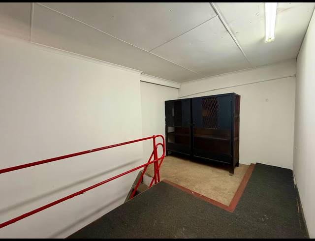 215M² BUSINESS CENTRE FOR SALE IN ALTON
